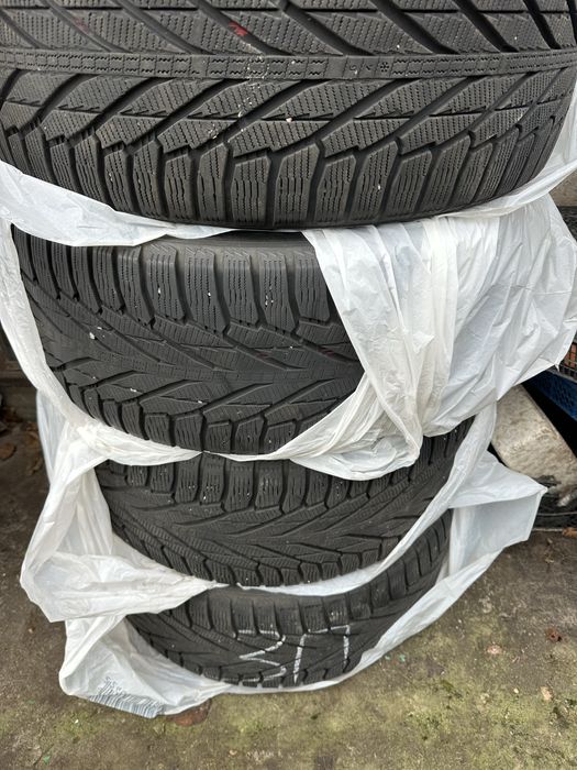 Шини комплект бу 275/45 R20 Nokian Hakkapeliitta R2 SUV 110R