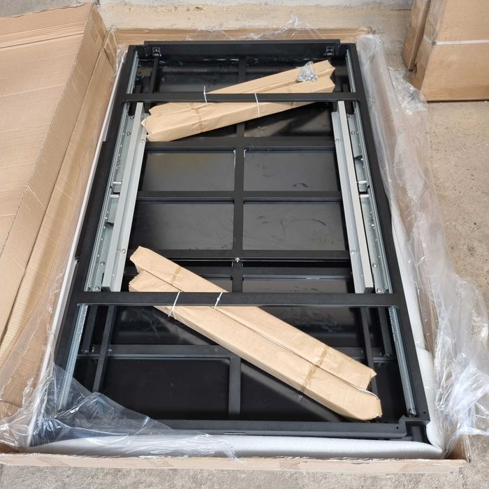 Elegancki stół do jadalni Idealny na rodzinne