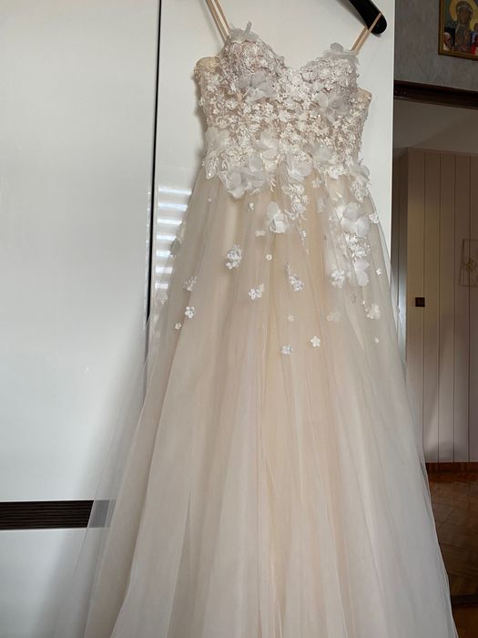 Suknia Ślubna z rozcięciem na nogę r.S