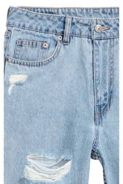 Рваные джинсы мом голубые от hm slim mom jeans