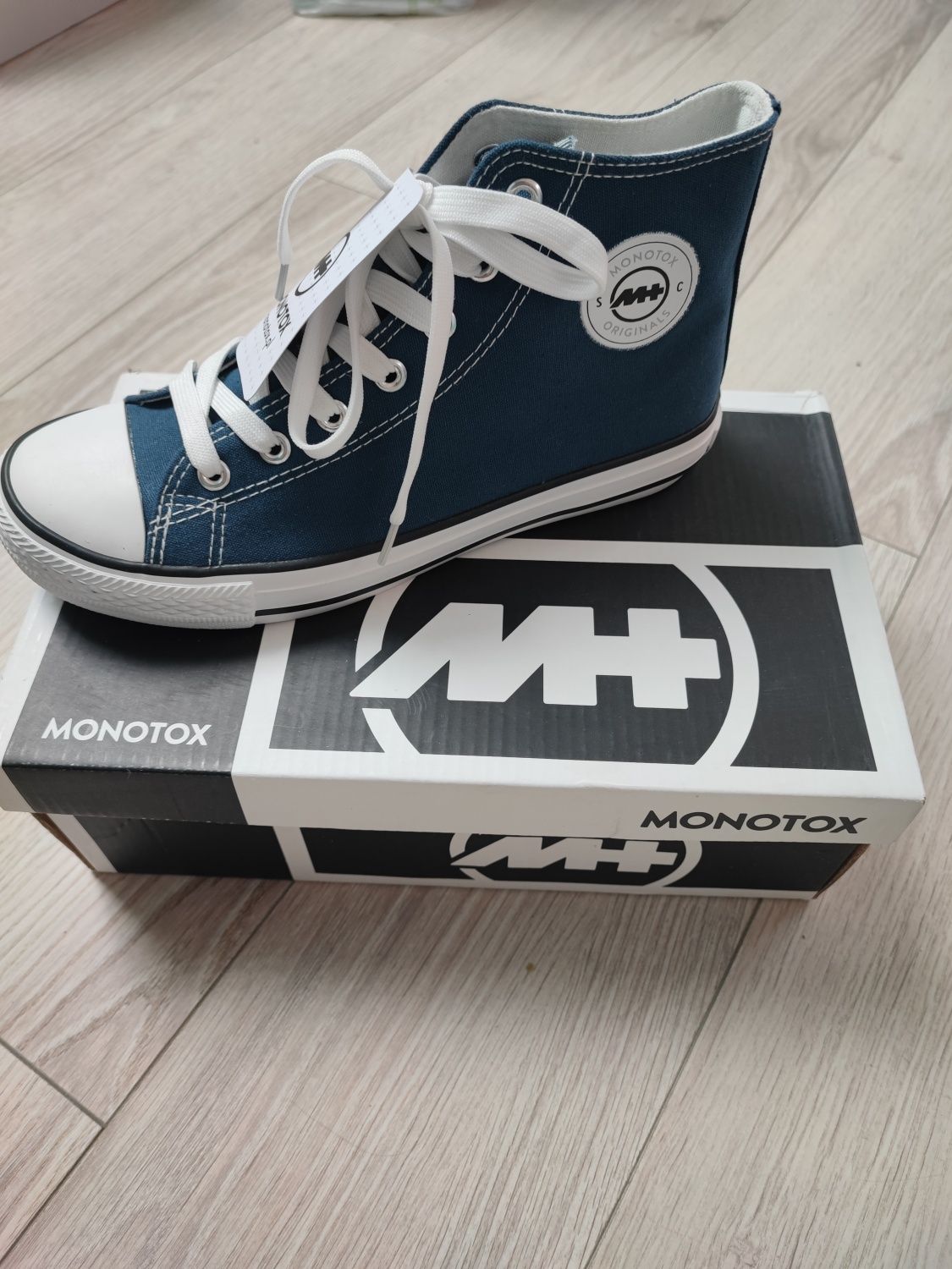 Trampki nowe Monotox