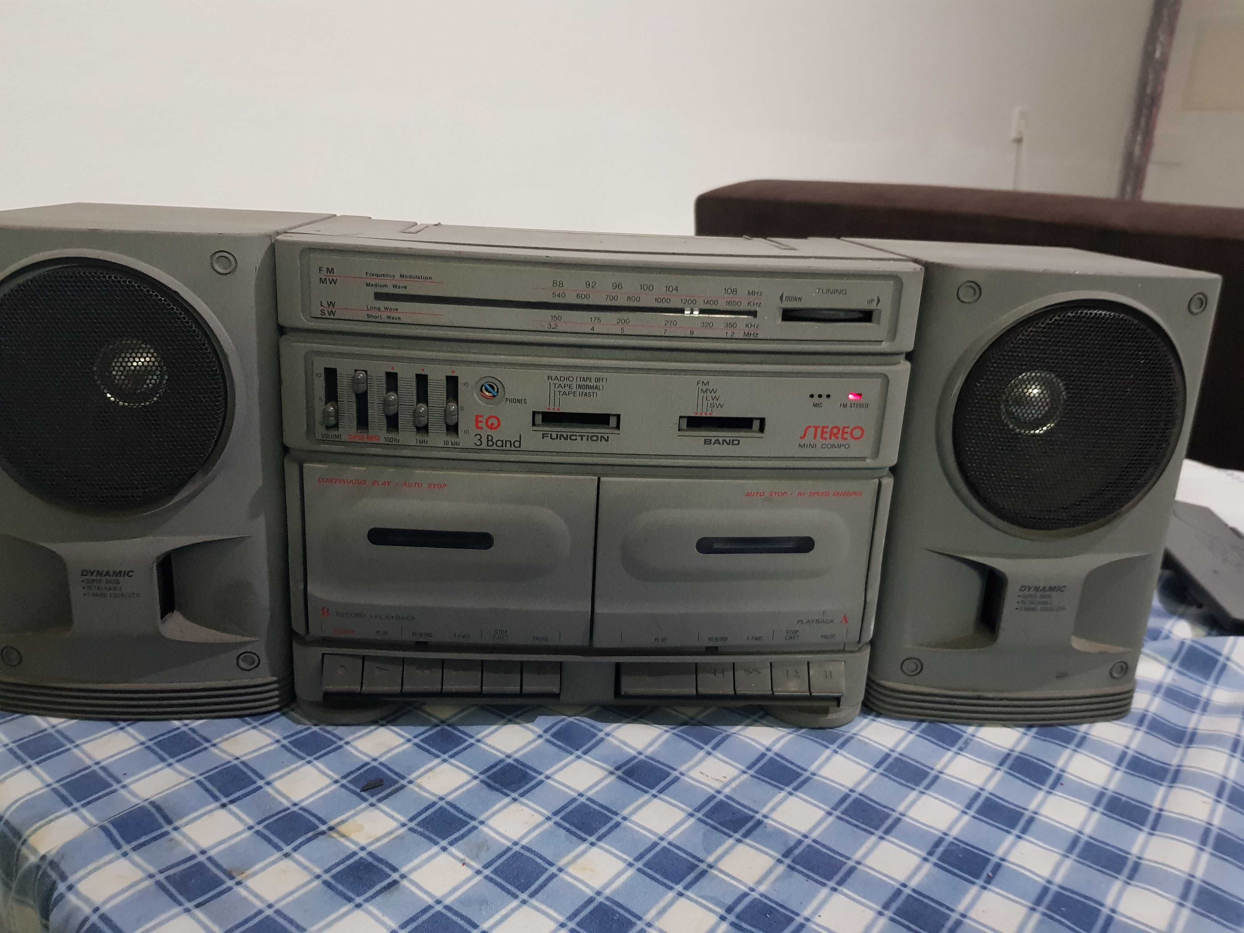 radio bombox vintage