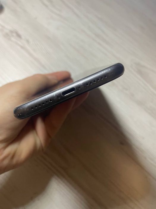 iPhone 11, б/у, чорний
