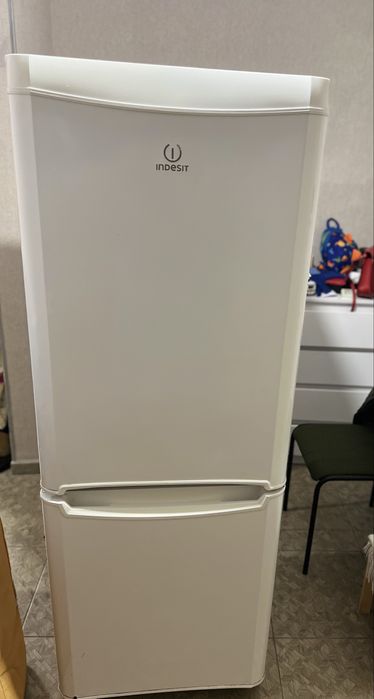 Холодильник INDESIT