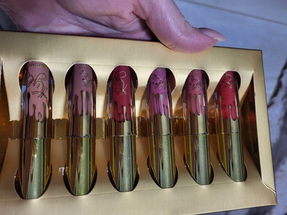 Набір матових помад kylie birthday edition нові