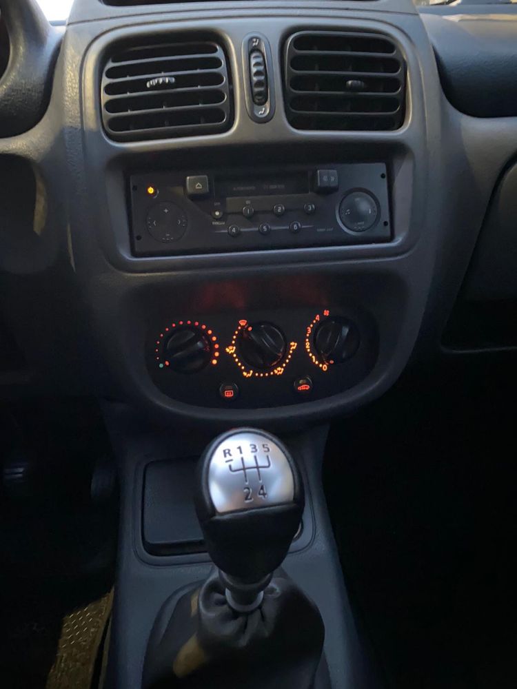 Carro Comercial Renault Clio