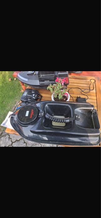 Łódki zanętowe w komplecie dwie