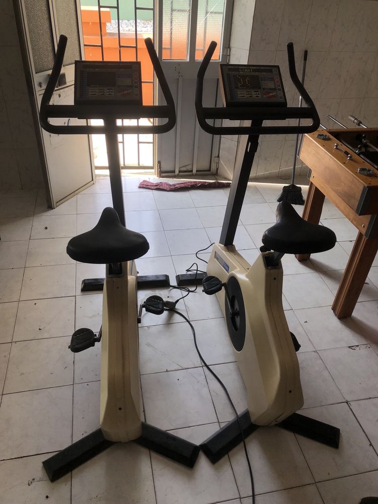 Bicicletas de Ginásio Technogym BikeMax – 2 unidades disponíveis