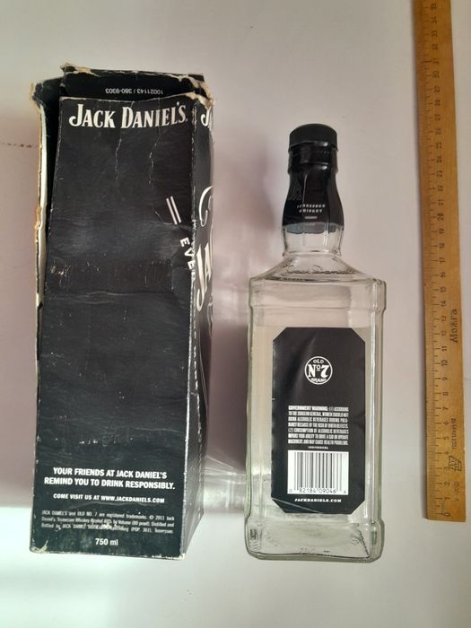 Бутылка из под виски .