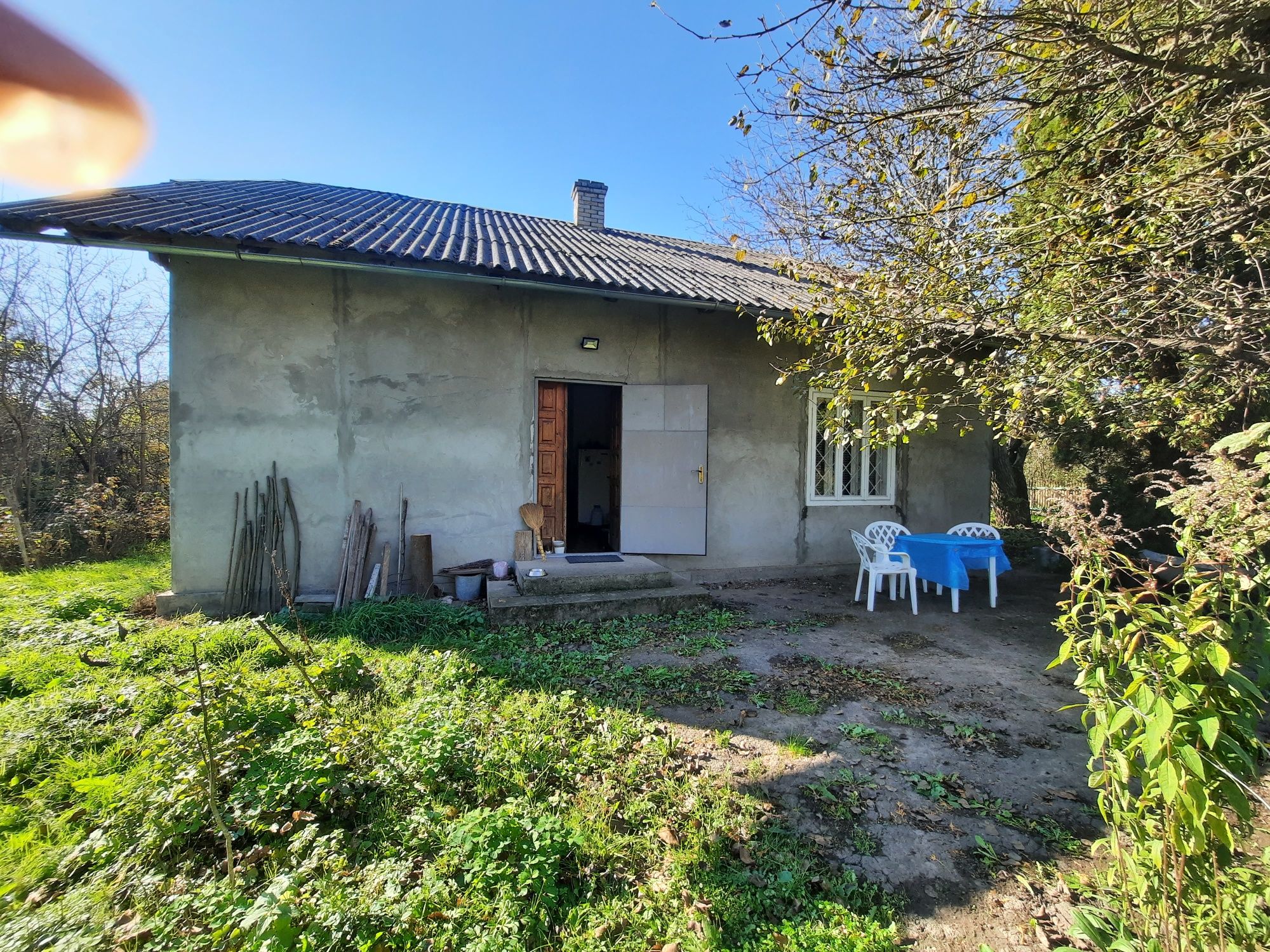 Житловий будинок з великою земельною ділянкою смт. Журавно
