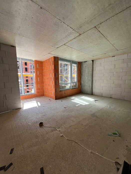 Двокімнатна світла квартира, басейн на будинку