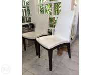 Cadeiras em madeira Wengue e pele branca