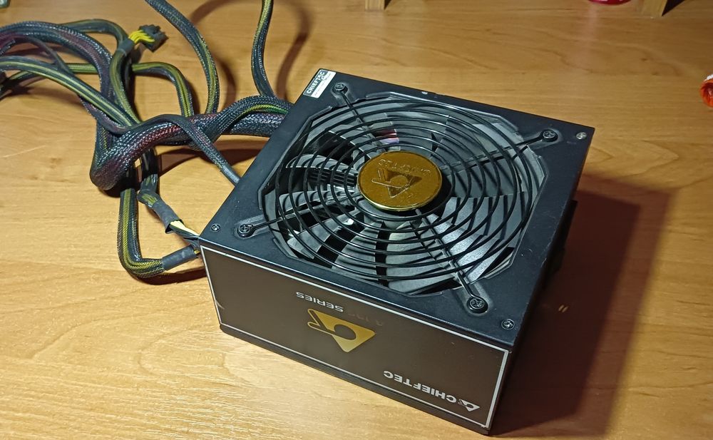 Блок живлення 750+80w Chieftec A-135 series