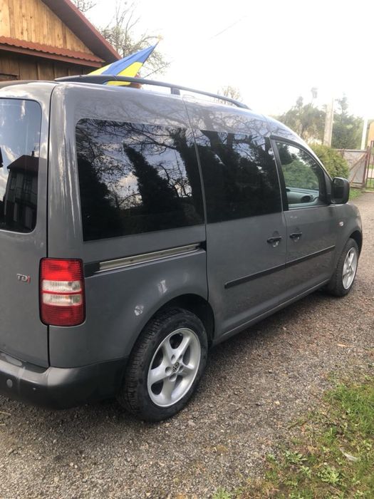 Продам volksvagen caddy2012