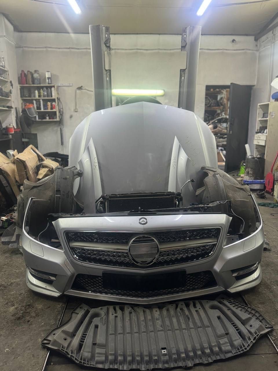 Бампер передній Mercedes W218 дорест АMG