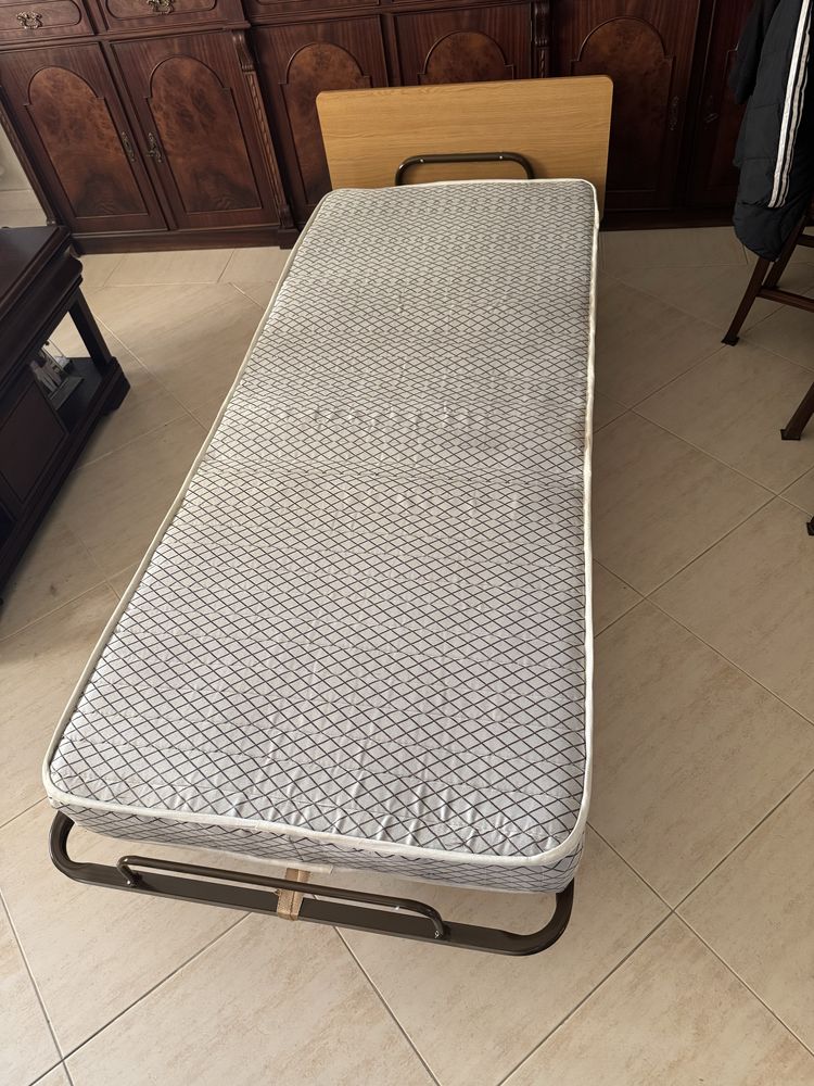 Divã cama de hospedes