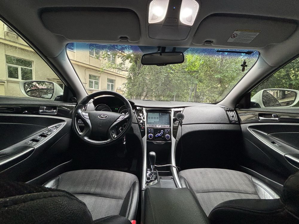 Hyundai Sonata YF 2010 Офіційна(не GDI)