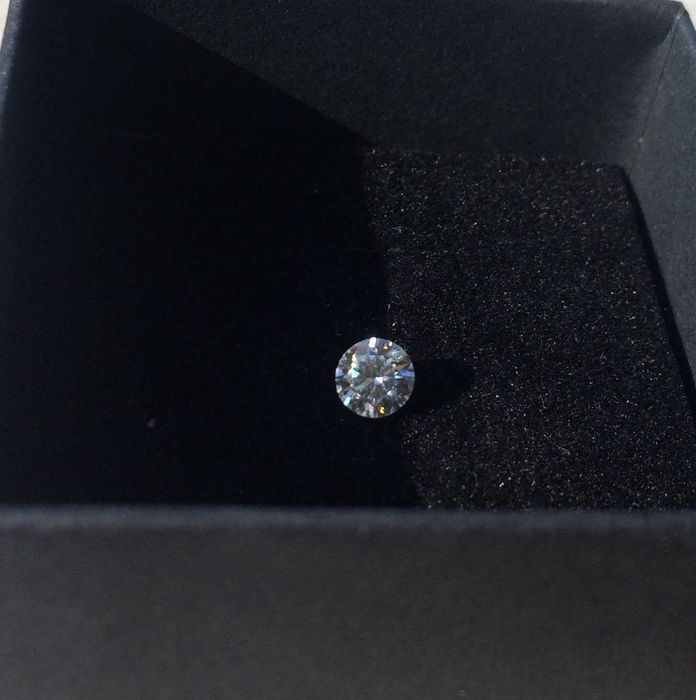 Diamante moissanite com certificado GRA
