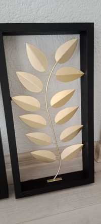 Dekoracyjna drewniana rama z metalowymi liśćmi.


Wymiary: 23,5 x 44,5
