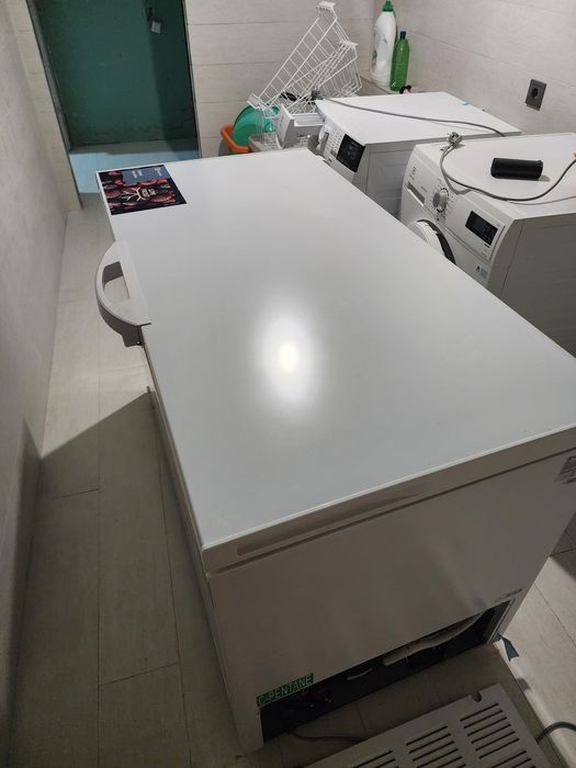 Морозилка Electrolux ПОД РЕМОНТ  морозильний ларь 371 л  компресор під