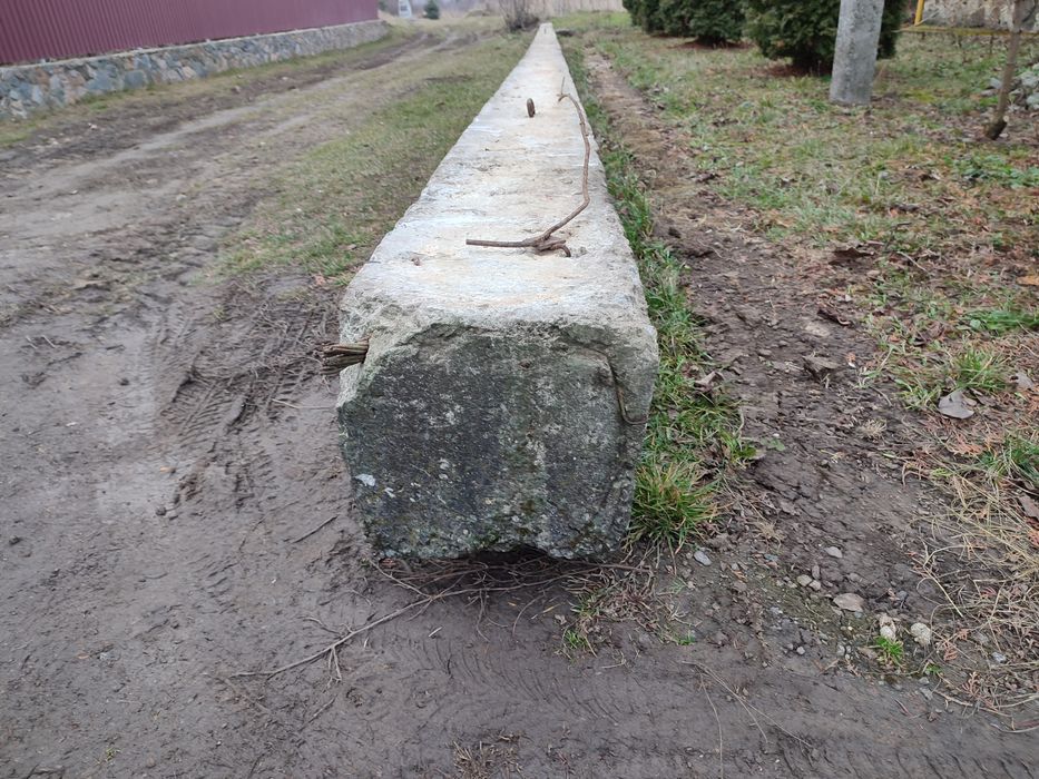 Стовп залізобетонний