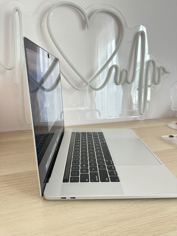 MacBook Pro 15” 2018 – i9/32 GB/1 TB SSD – świetny stan