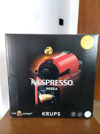 Ekspres kapsułkowy Nespresso Inissia Biały 19 bar + 32 kapsułki