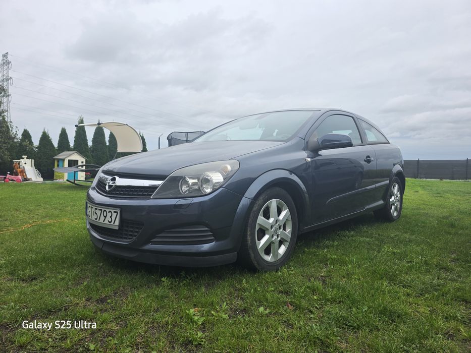 Opel Astra  GTC 1,4 benzyna 2008 r. Niski przebieg