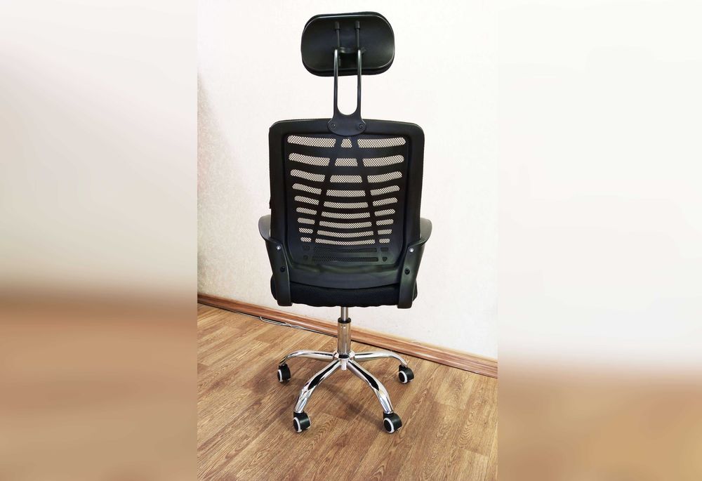 Чорне комп'ютерне крісло Boston на коліщатках зручний стілець офісний