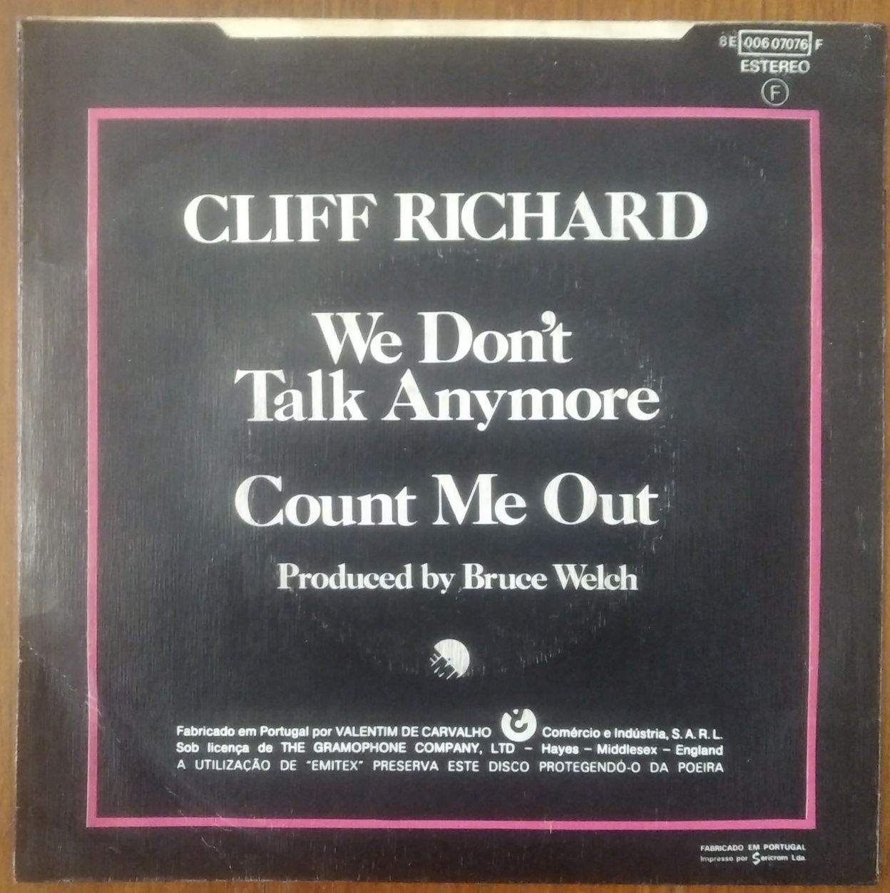 Cliff Richard single em vinil "We Don't Talk Anymore"