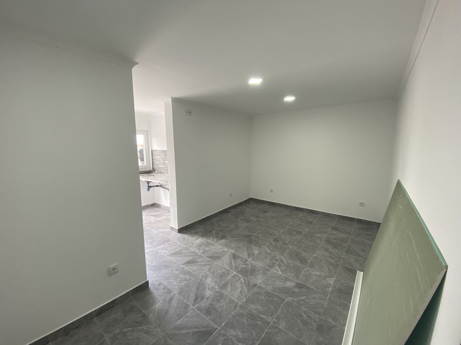 Alugo T0 novo com agua e luz inclusso