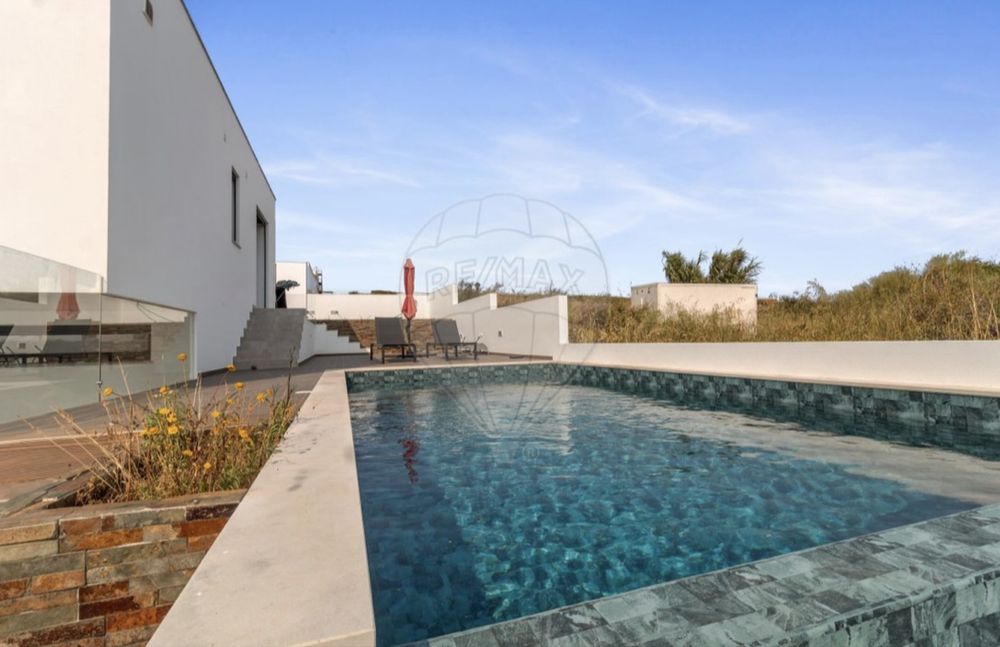 •	Quarto em Casa de Luxo com Piscina – a 15min da Ericeira