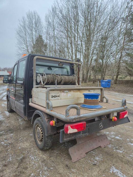 Sprzedam specjalistyczną zabudowę do cumowania statków (bez auta)