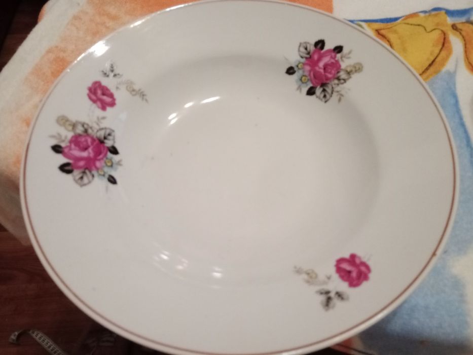 Продам глубокие тарелки