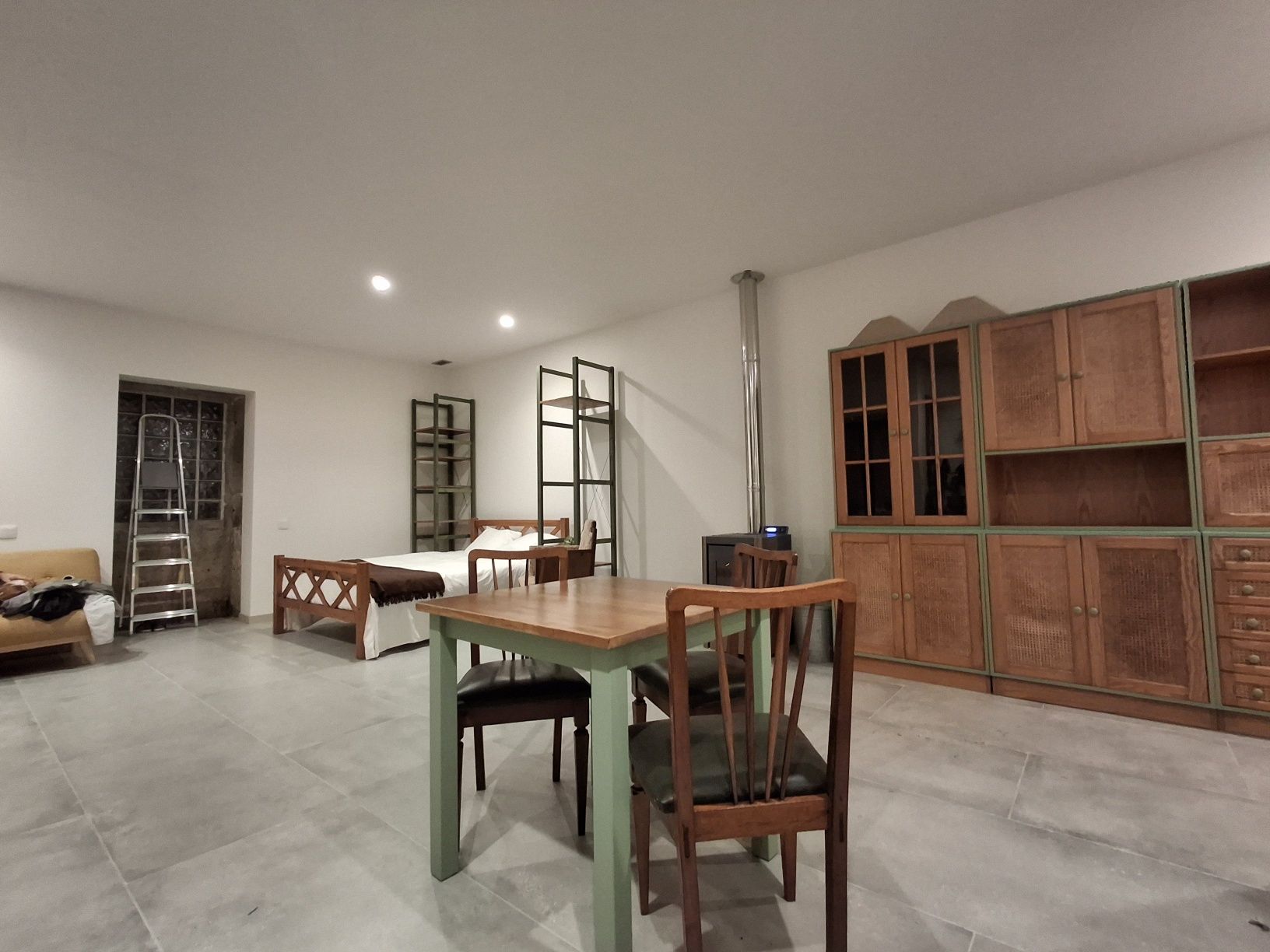 Arrendo loft T0 bem localizado