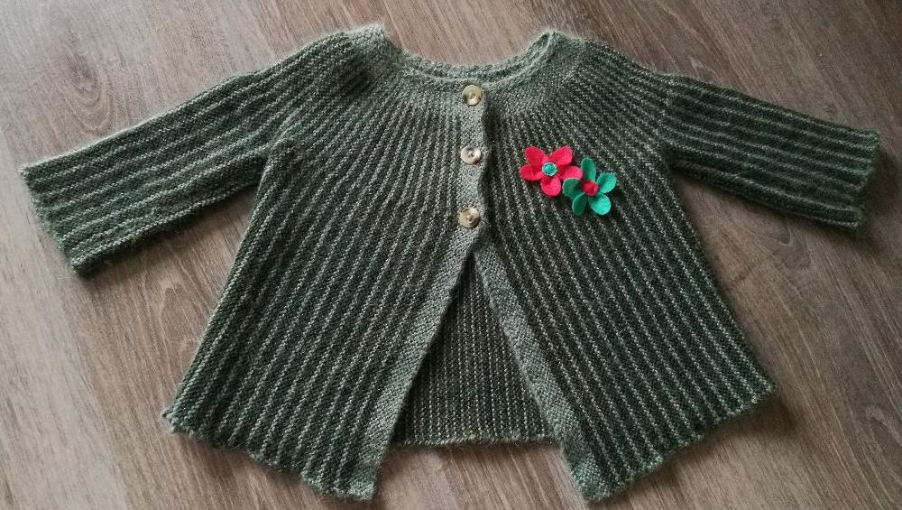 sweter dziewczęcy ręcznie robiony