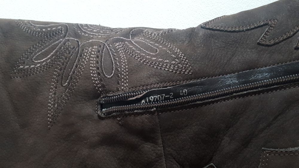 Кожаные нубук  демисезонные сапоги р.40 состояние новых