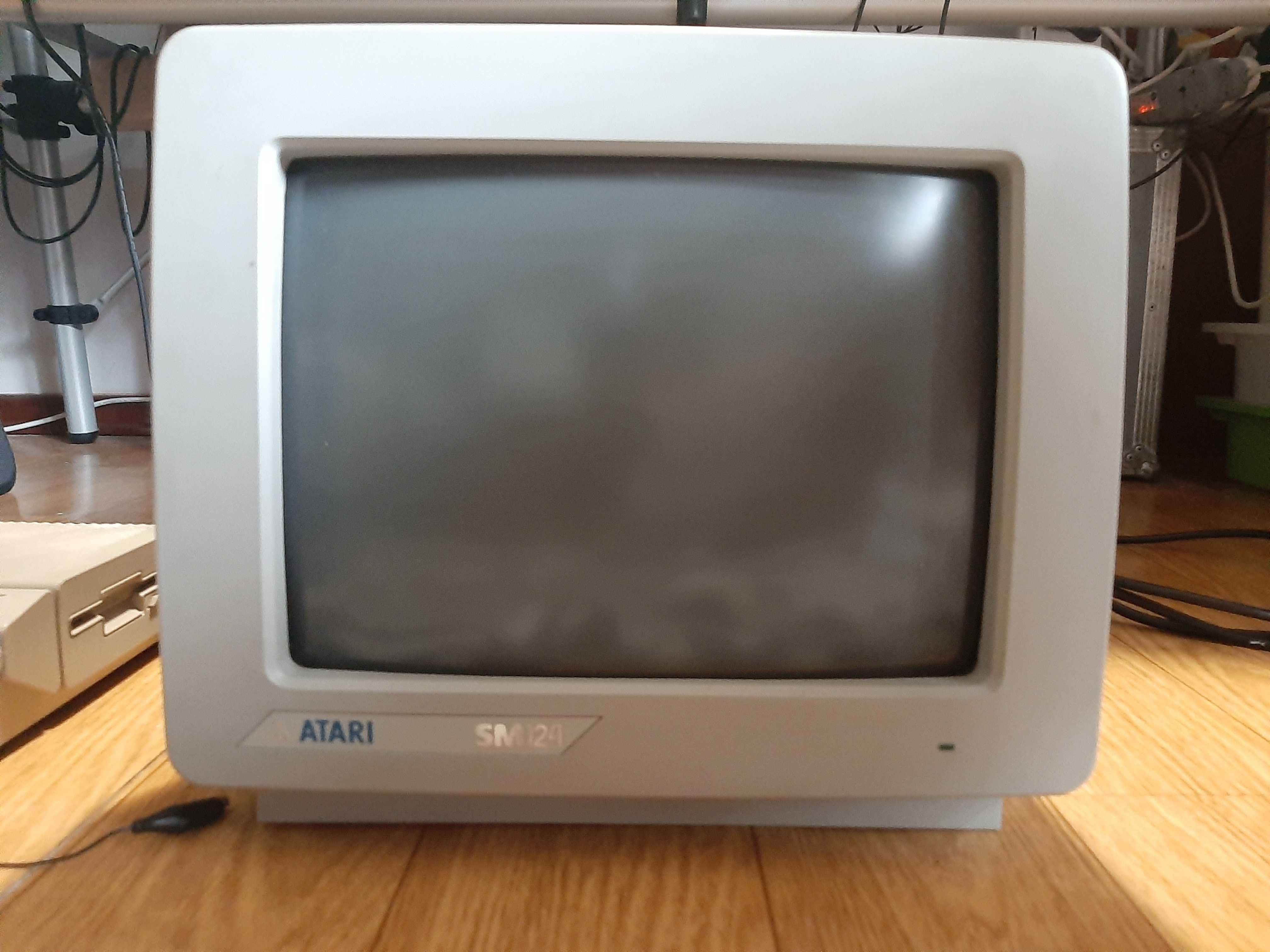 Atari 1040st + SM124 monitor
