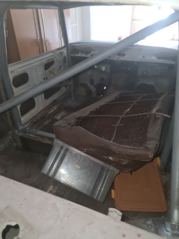Bmw 1602 - carroceria reparada