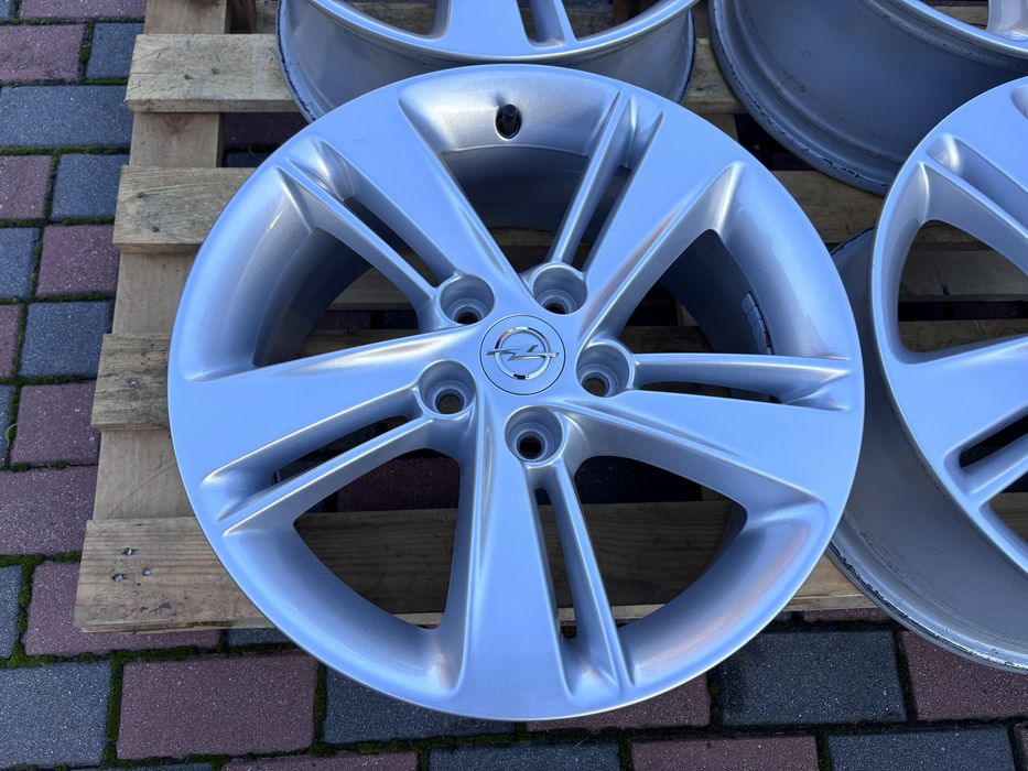 Felgi Opel Insignia Astra Zafira 5x115 7,5Jx17 ET45 czujniki Antara