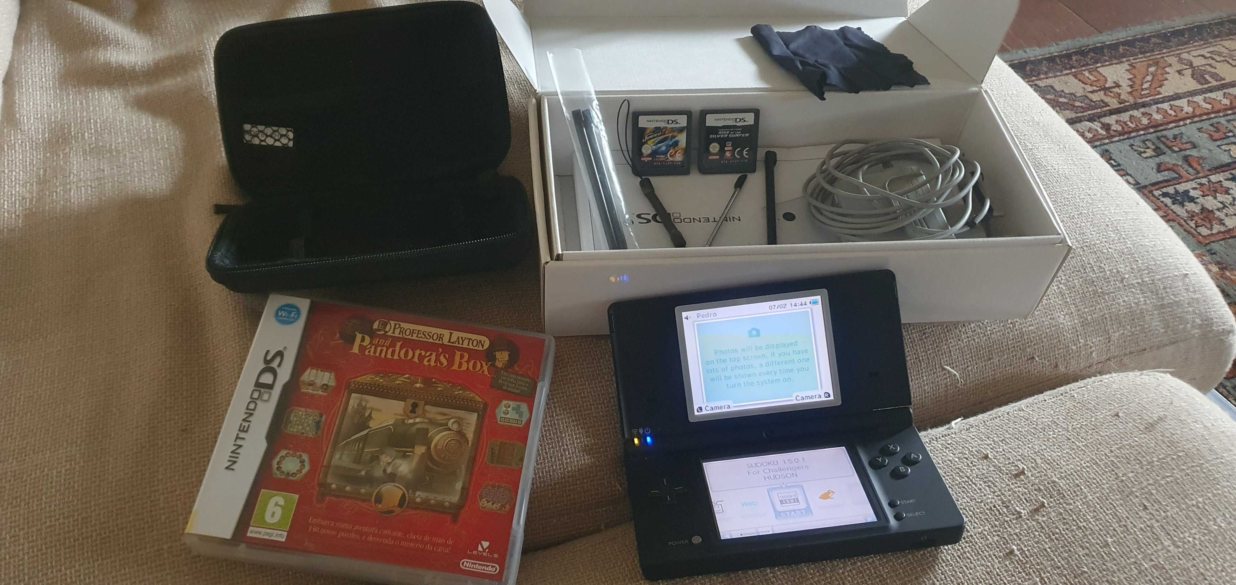 Nintendo DSI com jogos e acessorios