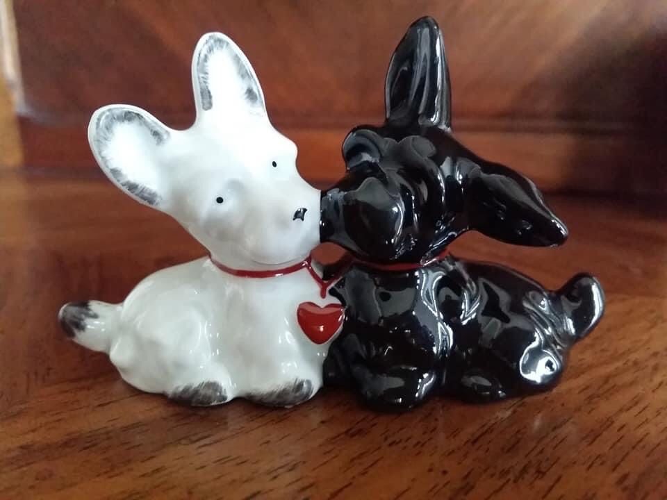Casal de cães em porceana Electrocerâmica Candal