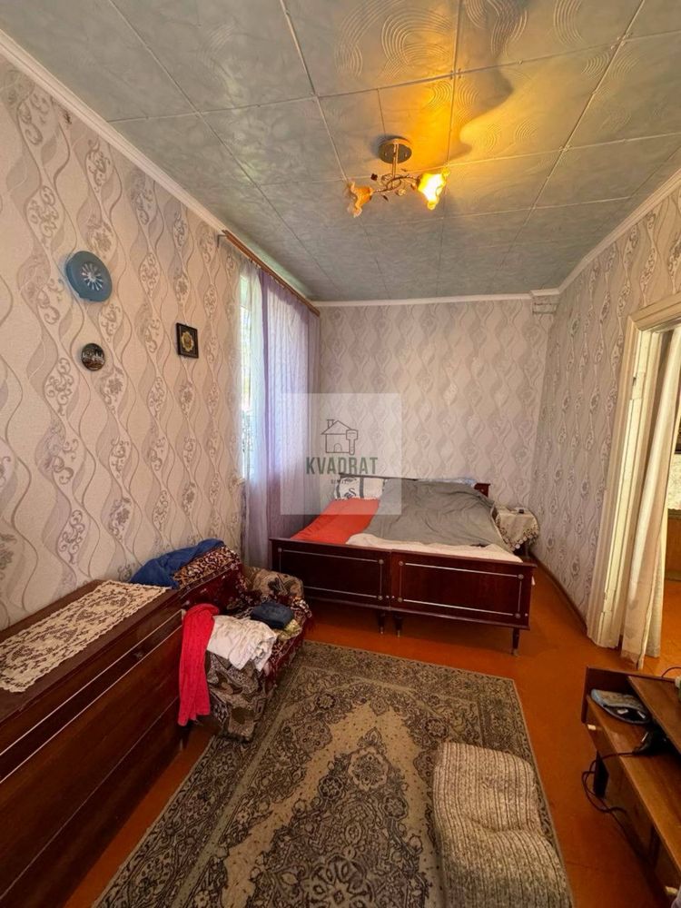 Продам 2-кімнатну квартиру біля делікатесів