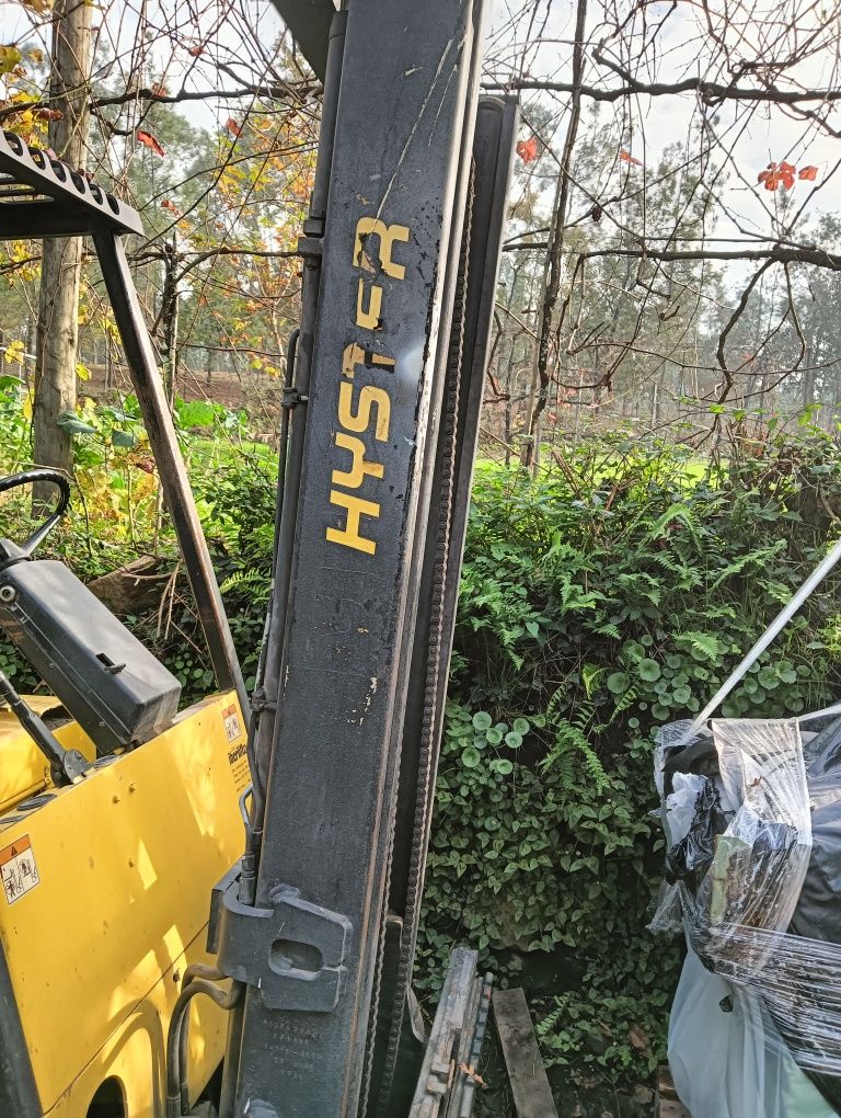 Empilhador elétrico hyster 2 toneladas.