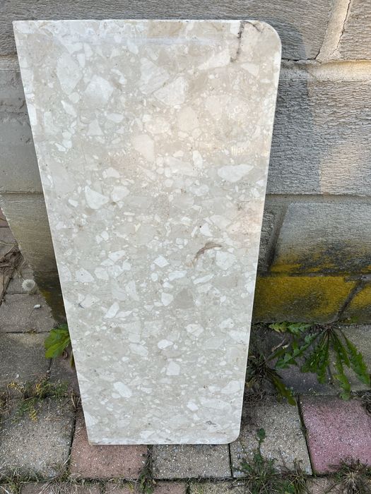 Parapet z konglomeratu