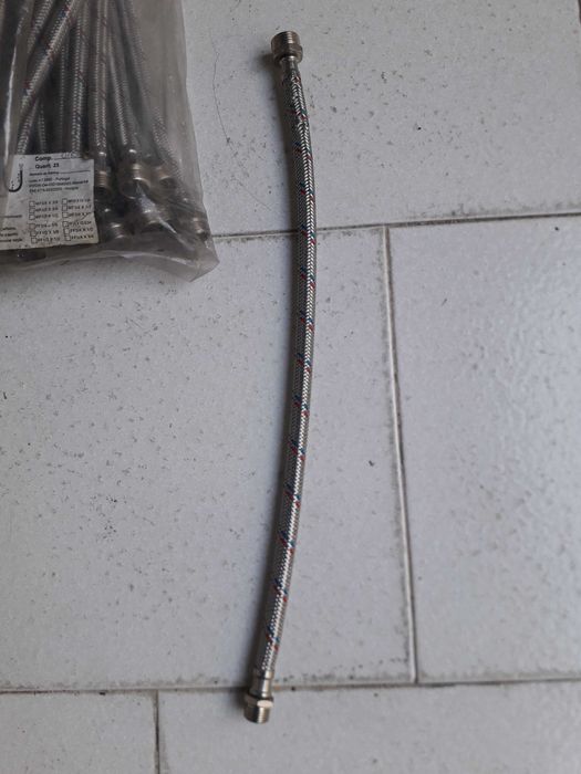 Bichas de água flexíveis Novas