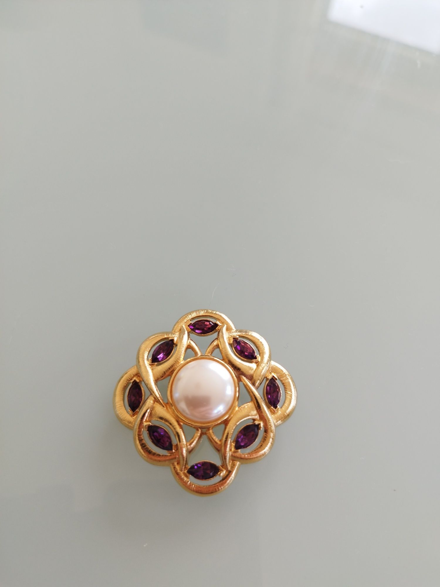 Lindo broche  vintage Monet. Estado muito bom