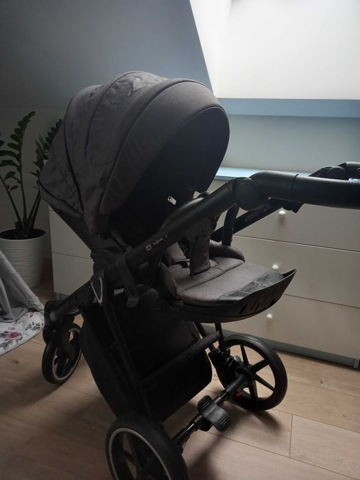 Wózek 2w1 + nosidełko z bazą + gratisy