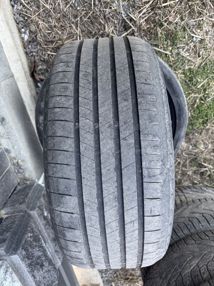 255/40/21 Bridgestone