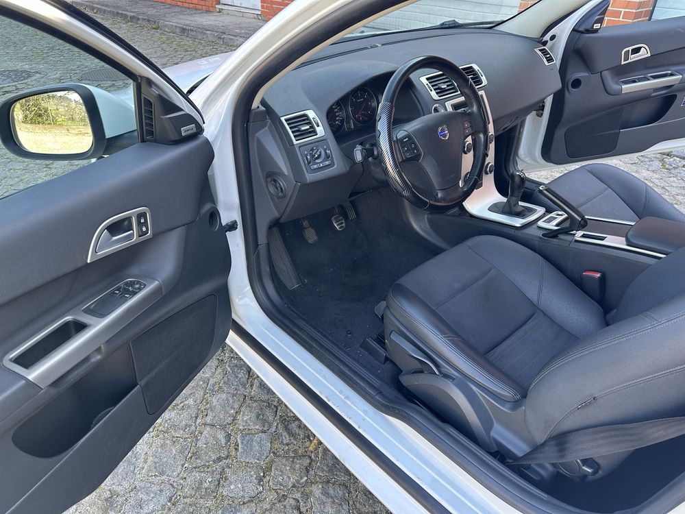 Volvo C30 ,1600diesel,motor PSA,muito fiavel. Ano2010